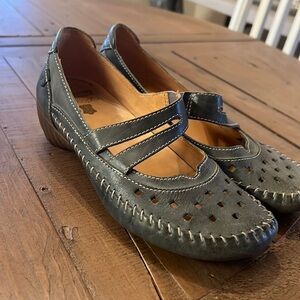 Pikolinos women’s sandals.  Size 36. Color Mint Green